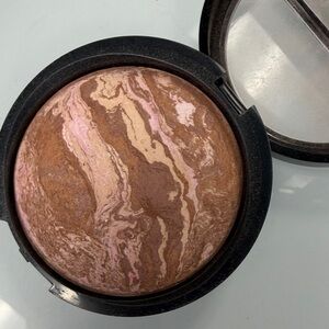 Laura Geller baked brighten bronzer fair